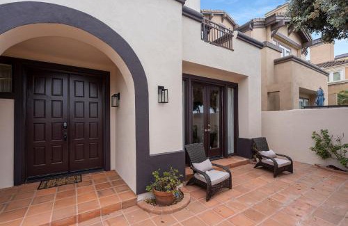 Huntington Beach Casa | The Goldenwest Ocean view home w jacuzzi AC Bikes newly remodeled
