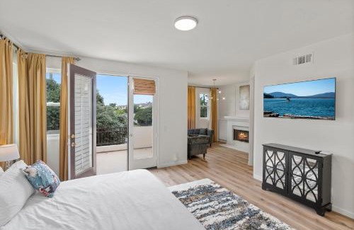 Huntington Beach Casa | The Goldenwest Ocean view home w jacuzzi AC Bikes newly remodeled
