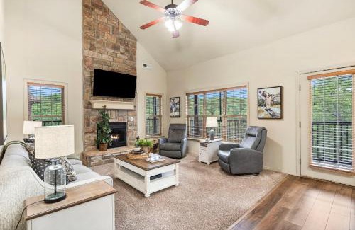 Branson West Casa | The Golf Shack - Picturesque Views on Deck