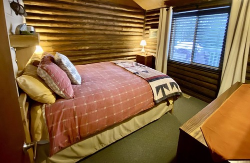 Gooderham Cabaña | The Goodlodge- Summer Getaway