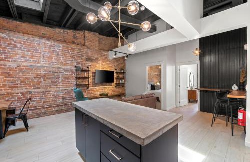 Belleville Apartamento | The Goodman: Front Street Flats