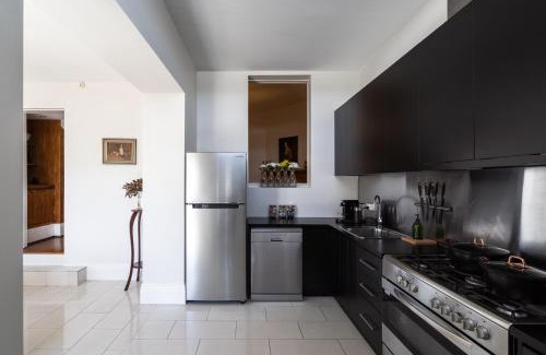 Launceston CBD Casa | The Governess