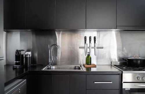 Launceston CBD Casa | The Governess