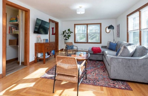 Montville Casa | The Grace House · Walk to Mohegan Sun Casino!