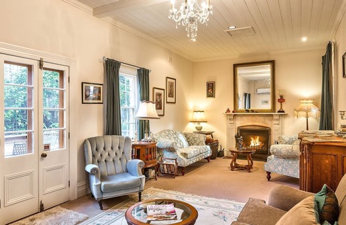Beechworth Casa | The Graces, Beechworth - Magnolia - Queen Room