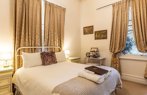 Beechworth Casa | The Graces, Beechworth - Magnolia - Queen Room