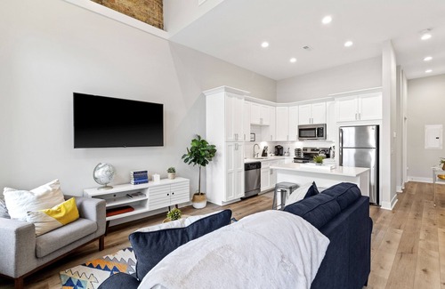 Racine Apartamento | The Graduate: Lakeside Charm in Downtown