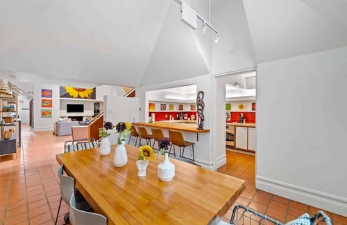 Downtown Austin Casa | The Graeber | Historic Mansion + Indoor Pool