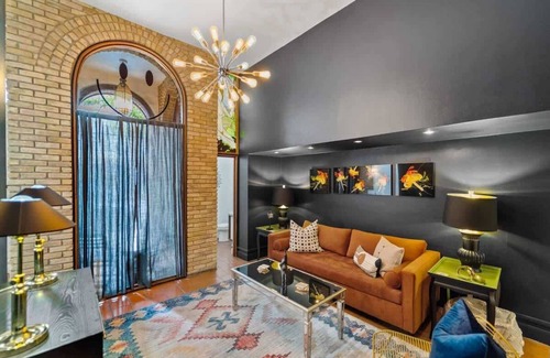Downtown Austin Casa | The Graeber | Historic Mansion + Indoor Pool
