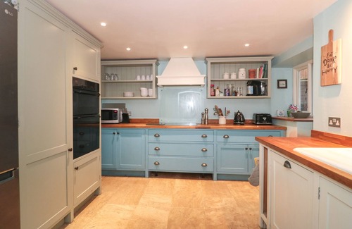Upwey Cabaña | THE GRAIN STORE, pet friendly, with open fire in Weymouth