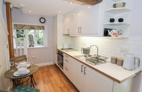 Witney Cabaña | THE GRAIN STORE, romantic, character holiday cottage in Witney