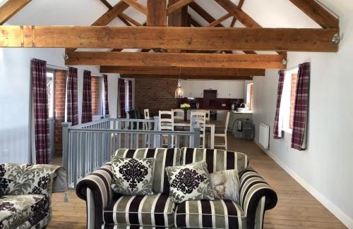Cottingham Casa | The Granary, Wolds Way Holiday Cottages, spacious 3 bed cottage