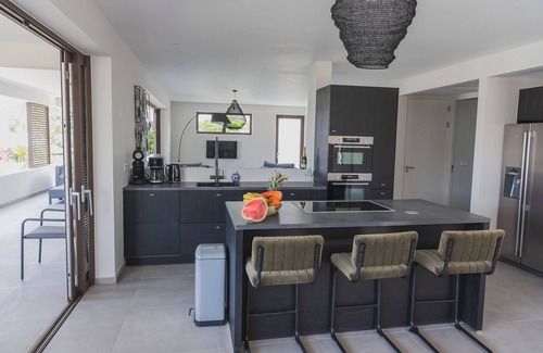 Willemstad Apartamento | 'The Grand' apartment, Jan Sofat, Apartment for 8 people near Jan Thiel on a luxury resort