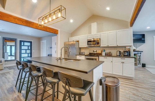 Chelan Cabaña | 'the Grand Chelan' Group Getaway: Pool & Hot Tub