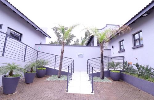 Rustenburg Cama Y Desayuno | The Grand Comfort Mountain Breeze