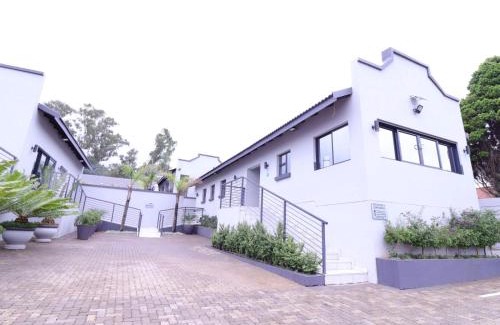 Rustenburg Cama Y Desayuno | The Grand Comfort Mountain Breeze