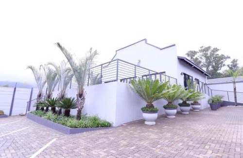 Rustenburg Cama Y Desayuno | The Grand Comfort Mountain Breeze