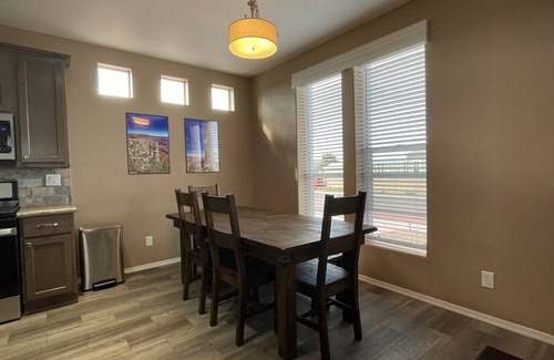 Williams Casa | The Grand Getaway: Family Friendly, Walk to Grand Canyon Railway & Route 66!