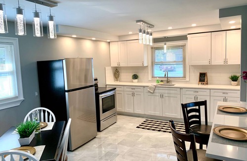 Niagara Falls Casa | The Grand Gorge Villa-With Yard& Parking