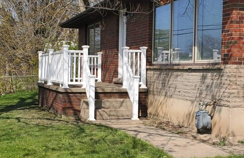 Niagara Falls Casa | The Grand Gorge Villa-With Yard& Parking