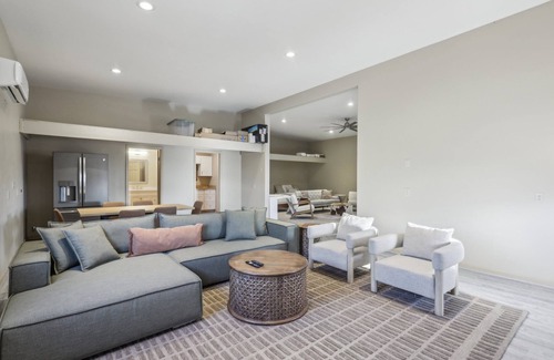 Vail Casa | The Grand Horizon; off-grid AZ estate home with sparkling pool