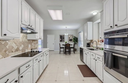 Southwest Carrollton Casa | The Grand Leicester – Spacious 4BR Stay