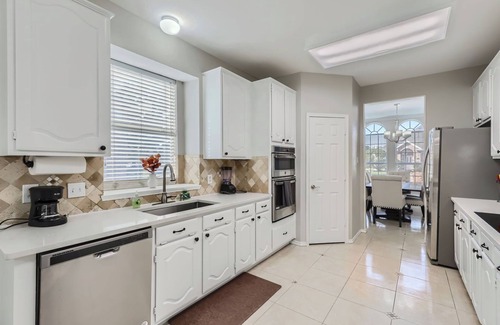 Southwest Carrollton Casa | The Grand Leicester – Spacious 4BR Stay