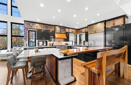 Mount Mourne Casa | The Grand on Greenbay-7 bedrooms Sleeps 20 Modern new build