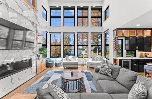 Mount Mourne Casa | The Grand on Greenbay-7 bedrooms Sleeps 20 Modern new build