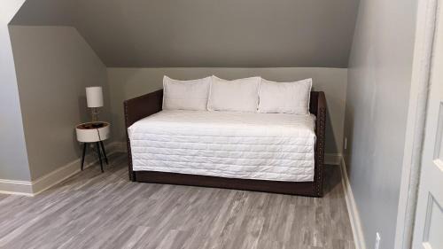 East Orange Casa | The Grand Parkway is a unique getaway with charm!