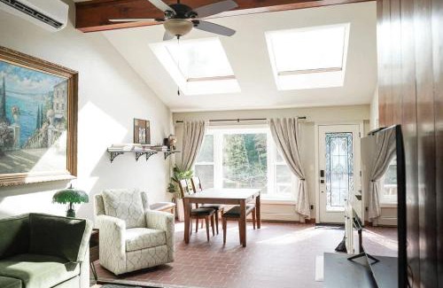 Onondaga Casa | The Grand Riverhouse & Bunkhouse