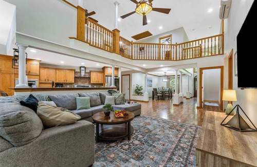 Lake Harmony Casa | The Grand Sage | 10BR Retreat w/ Hot Tub, Sauna, Luxe Furnishings, King Beds