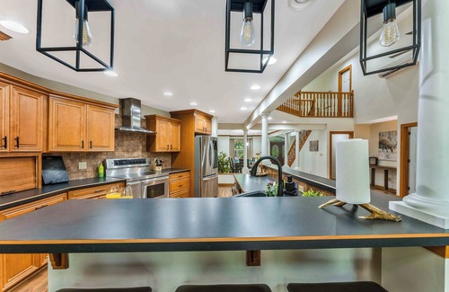 Lake Harmony Casa | The Grand Sage | 10BR Retreat w/ Hot Tub, Sauna, Luxe Furnishings, King Beds