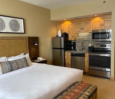 Park City Casa | The Grand Summit Hotel in the Canyons Village - Walk to Ski Lift - Pool, Gym, Spa, More!