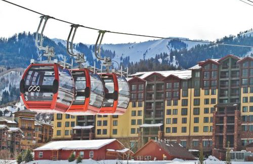 Park City Casa | The Grand Summit Hotel in the Canyons Village - Walk to Ski Lift - Pool, Gym, Spa, More!