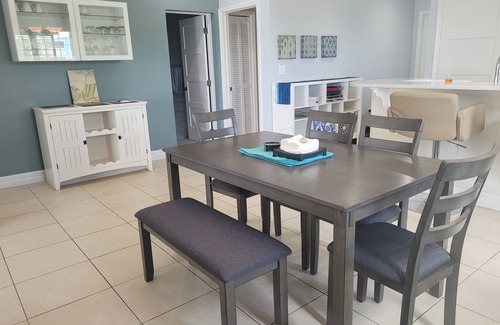 Seven Mile Beach Condominio | The Grandest of Grandviews on 7 Mile Beach! 2nd floor 2 bed-2 bath beachfront!