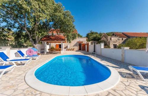 Stankovci Villa | The Grandfather's courtyard villa with heated pool