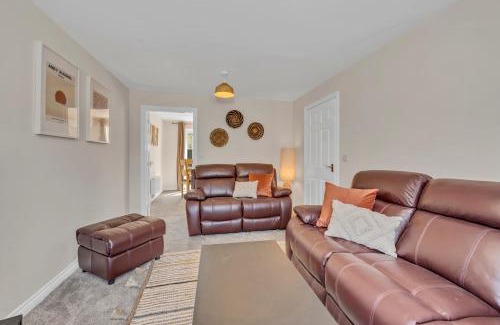 Martlesham Heath Casa | The Grange Luxe3, 4 Bedroom House,5-beds,Spacious,contractor,family,Internet,free parking,group,study,relocation,easily accessible in Ipswich,Kesgrave