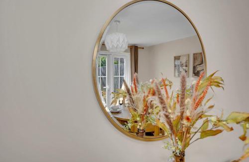 Martlesham Heath Casa | The Grange Luxe3, 4 Bedroom House,5-beds,Spacious,contractor,family,Internet,free parking,group,study,relocation,easily accessible in Ipswich,Kesgrave