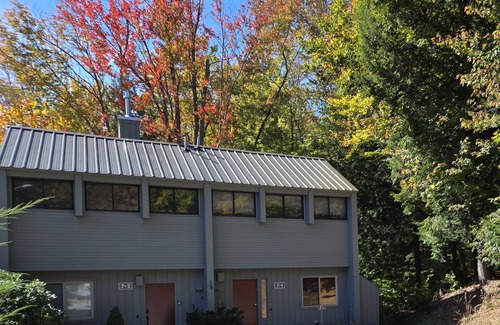 Lincoln Casa | The Granite Ledge: 3 bed,1.5 bath townhouse w/AC. Across from Loon MTN, Sleeps 8