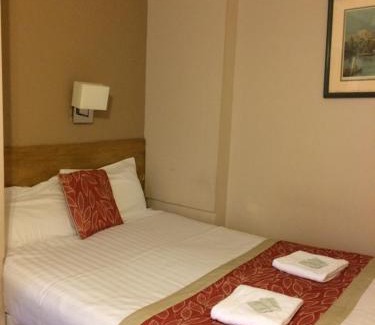 Warwick Hotel | The Grapevine Hotel