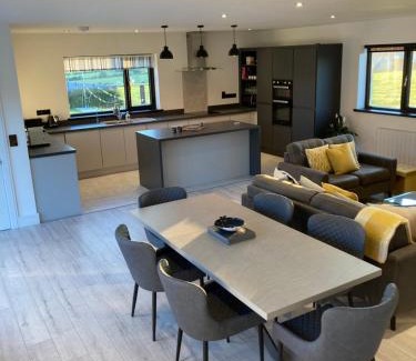 County Cork Apartamento | The Grasslands Holiday Home,