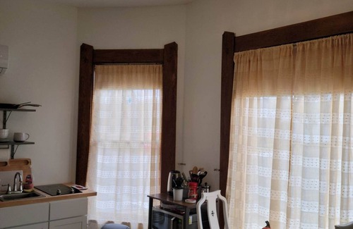 Napoleon Apartamento | The Grateful Bed - In Charming Historical Downtown Napoleon OH