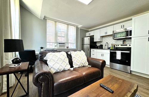 Wilmington Apartamento | The Grayson at Park Place- Cozy and Fully Updated With King bed Free Coffee and Fast Wifi