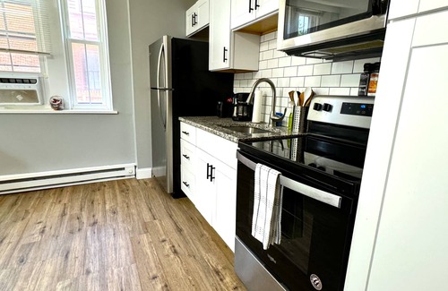 Wilmington Apartamento | The Grayson at Park Place- Cozy and Fully Updated With King bed Free Coffee and Fast Wifi