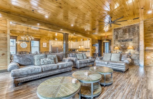 Gatlinburg Casa | The Great Dogwood Manor