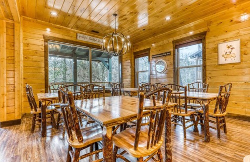 Gatlinburg Casa | The Great Dogwood Manor