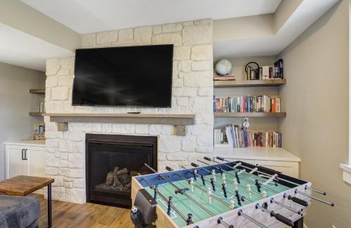 Peyton Casa | The Great Escape - 6BR, Gym, Hot Tub, Pets OK!