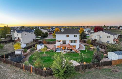 Peyton Casa | The Great Escape - 6BR, Gym, Hot Tub, Pets OK!