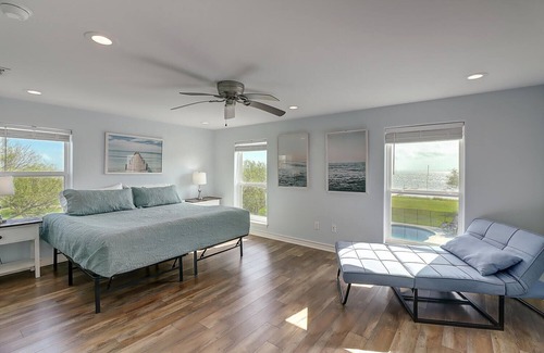Bayside Casa | The Great Escape! Private pool! Private hot tub! Pier! Right on Copano Bay!